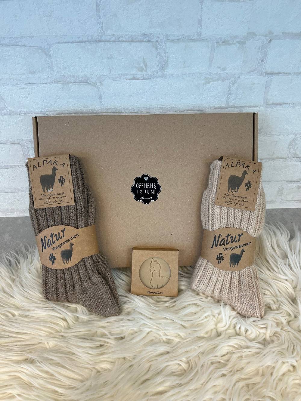 KB Socken Geschenkbox direkt zum Verschenken - Alpaka Socken und Alpaka Seife Kostenloser Versand international