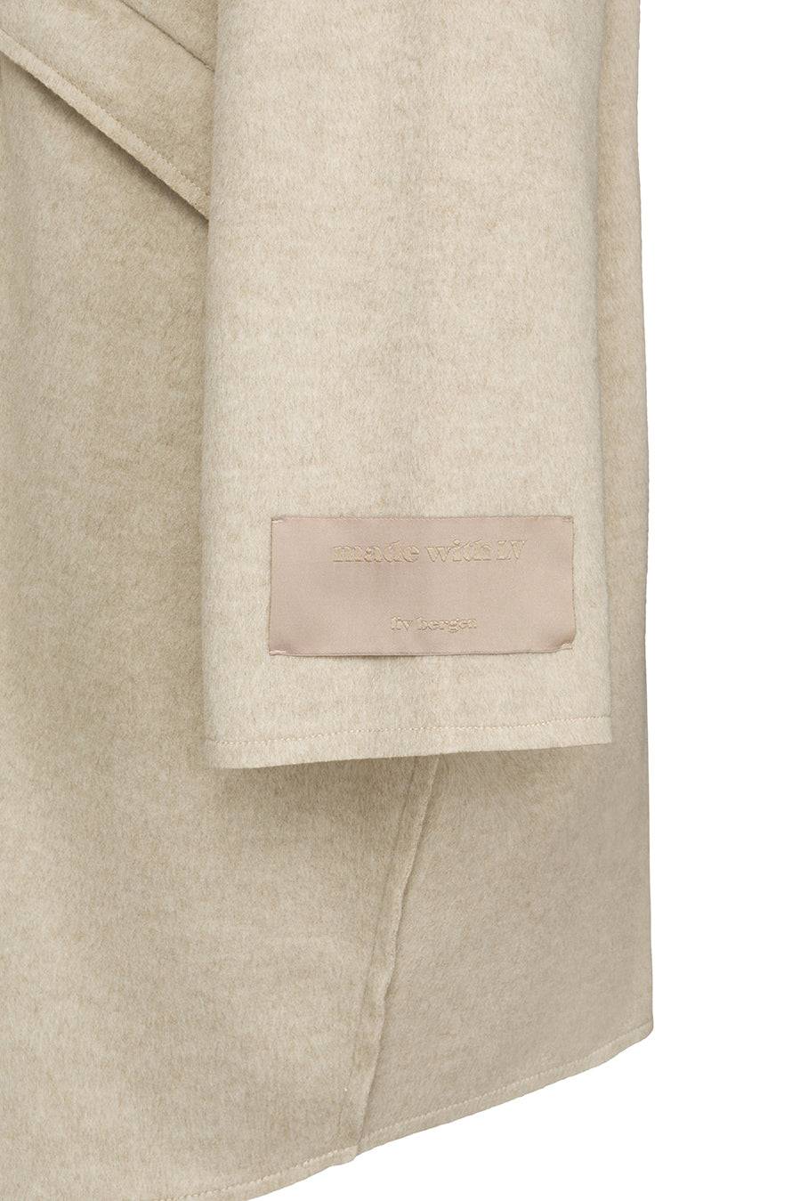 Liv Bergen Oversized Mantel in sand Online Outlet