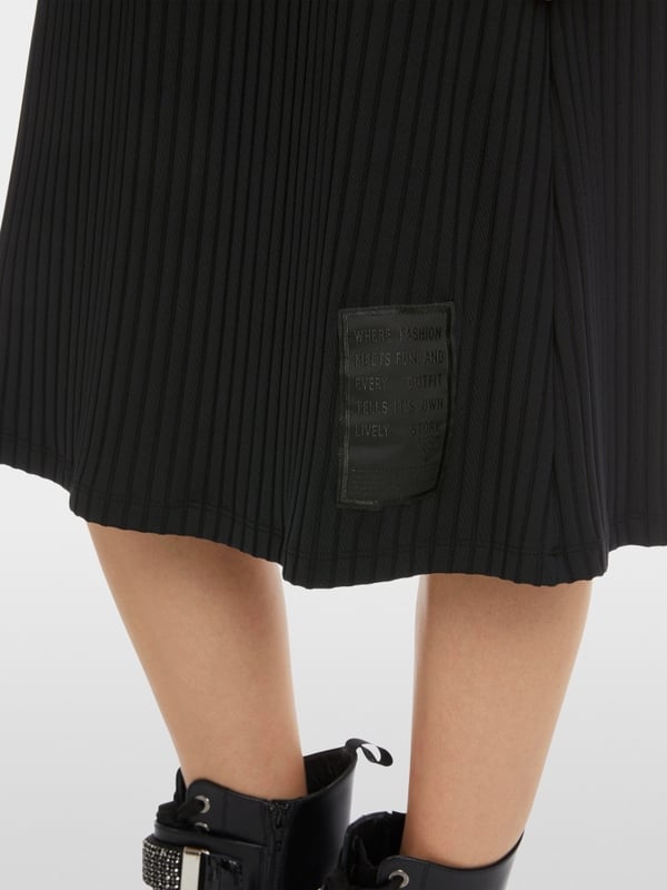 Marc Cain Kleid im Rippenstrick-Muster Limitierter Zeitrabatt