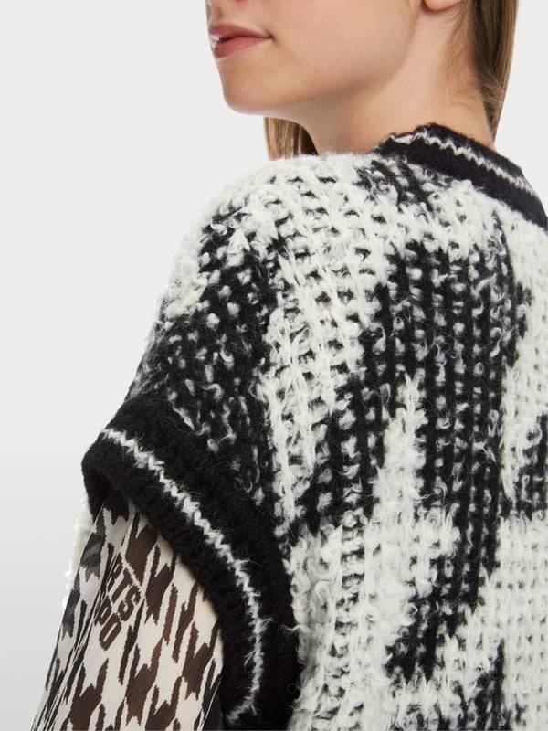 Marc Cain Chickcheck-Pullunder Knitted in Germany Große Rabatte