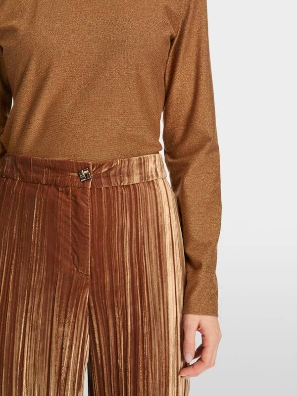 Marc Cain Modell WUKARI im Crash-Samt im Angebot