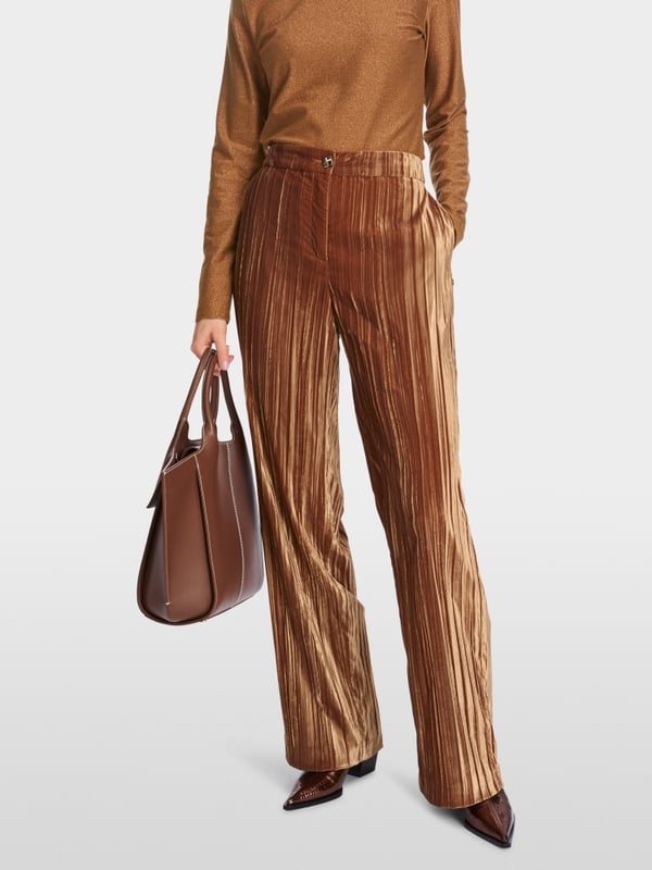 Marc Cain Modell WUKARI im Crash-Samt im Angebot