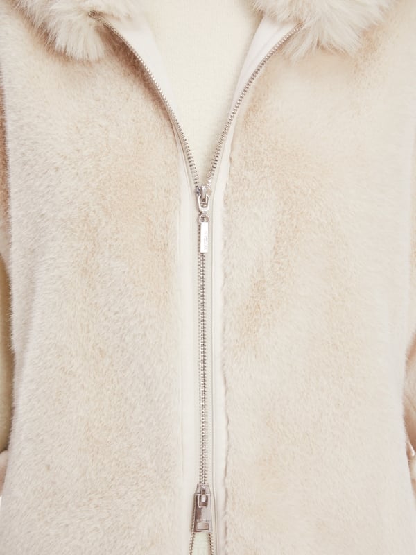 Marc Cain Oversized Kapuzenweste aus Fun Fur Rabatt