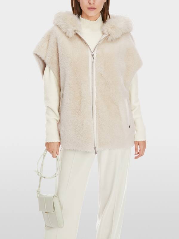 Marc Cain Oversized Kapuzenweste aus Fun Fur Rabatt