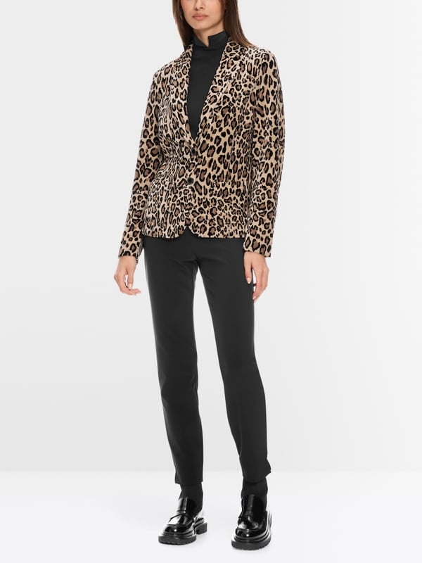 Marc Cain Körpernaher Blazer in Nickisamt