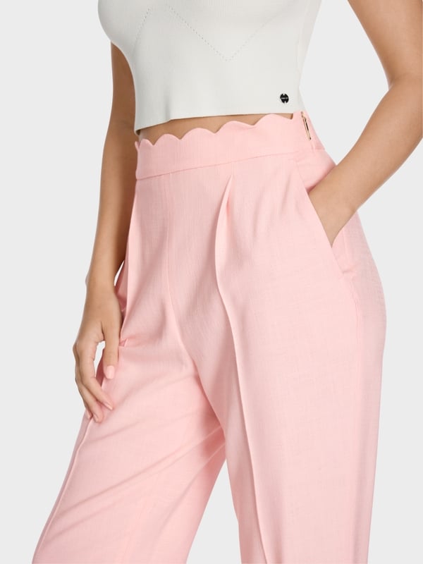 Marc Cain Modell SANAA mit gewelltem Bundabschluss im Angebot