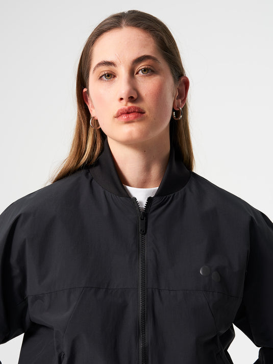 Pinqponq Light Bomber Jacket - Peat Black (Unisex) Bis zu 65% Rabatt