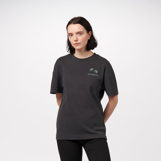 Pinqponq T-Shirt - Peat Black Yin Yang (Unisex) Sonderangebot der Fabrik