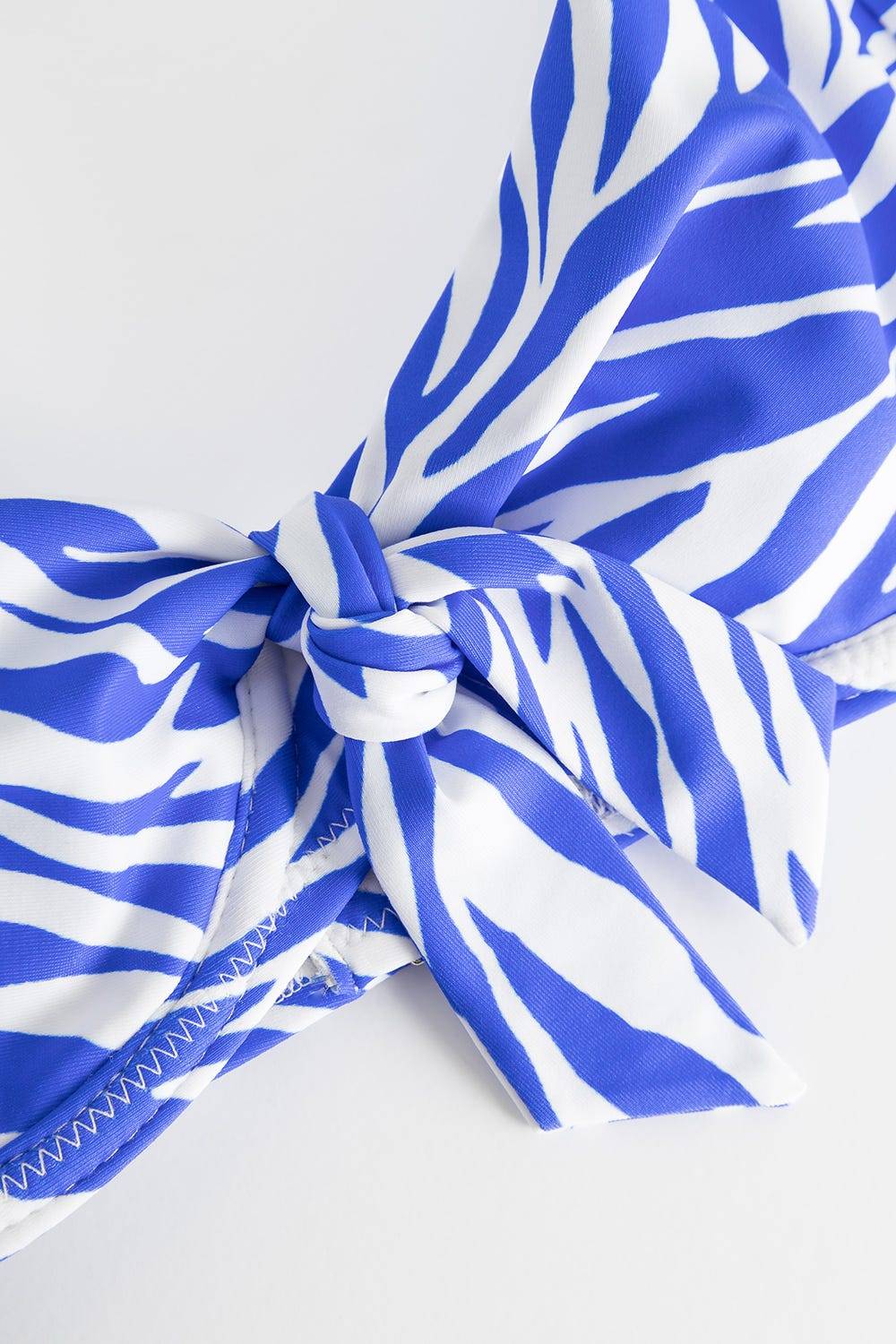 Rösch Bikini-Oberteil im modernen Zebradruck Blau-Weiß Jubiläumsangebot