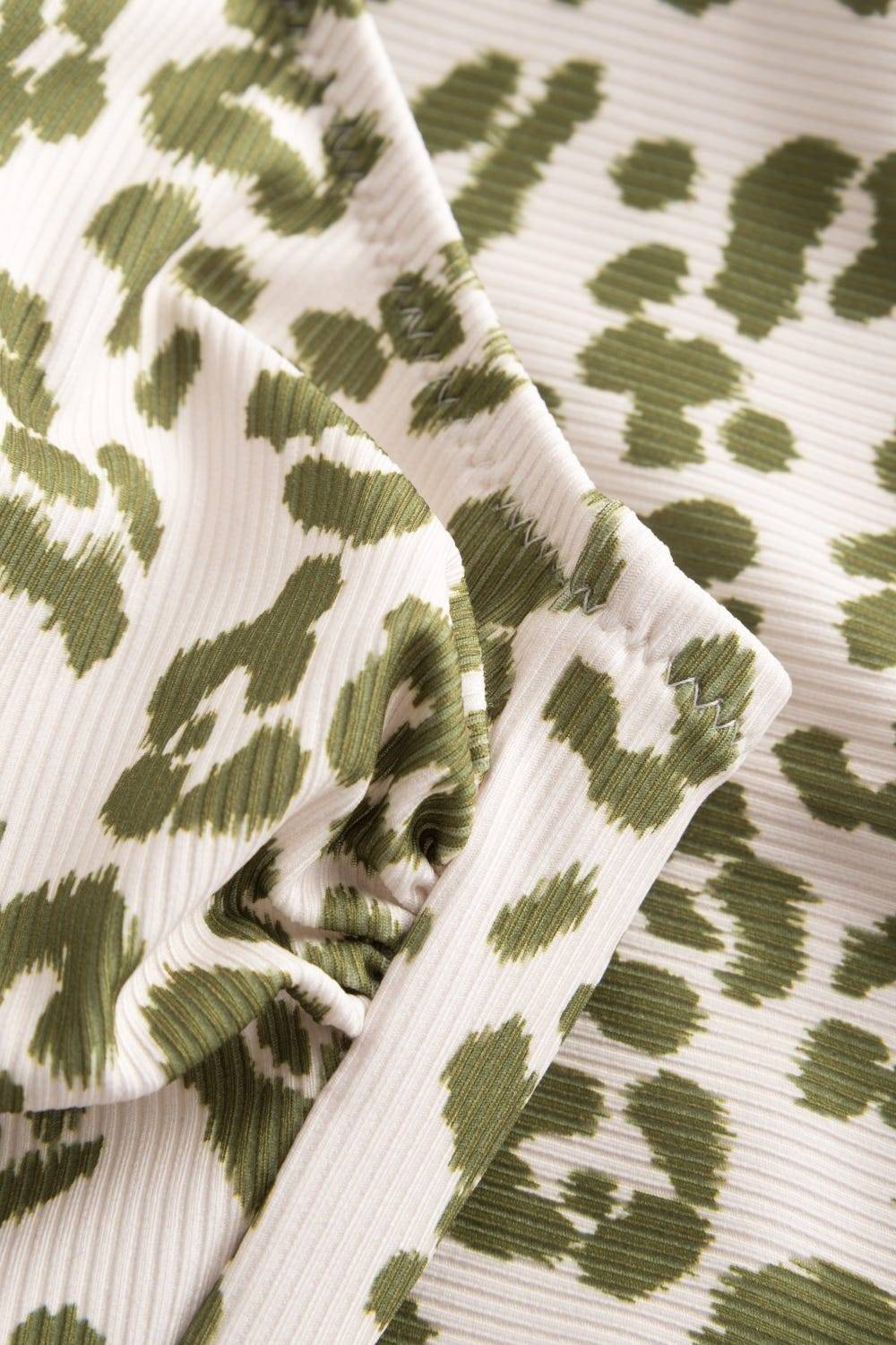 Rösch Badeanzug im Leo-Druck Grün-Weiß Rippstruktur Animalprint Lycra Angebote