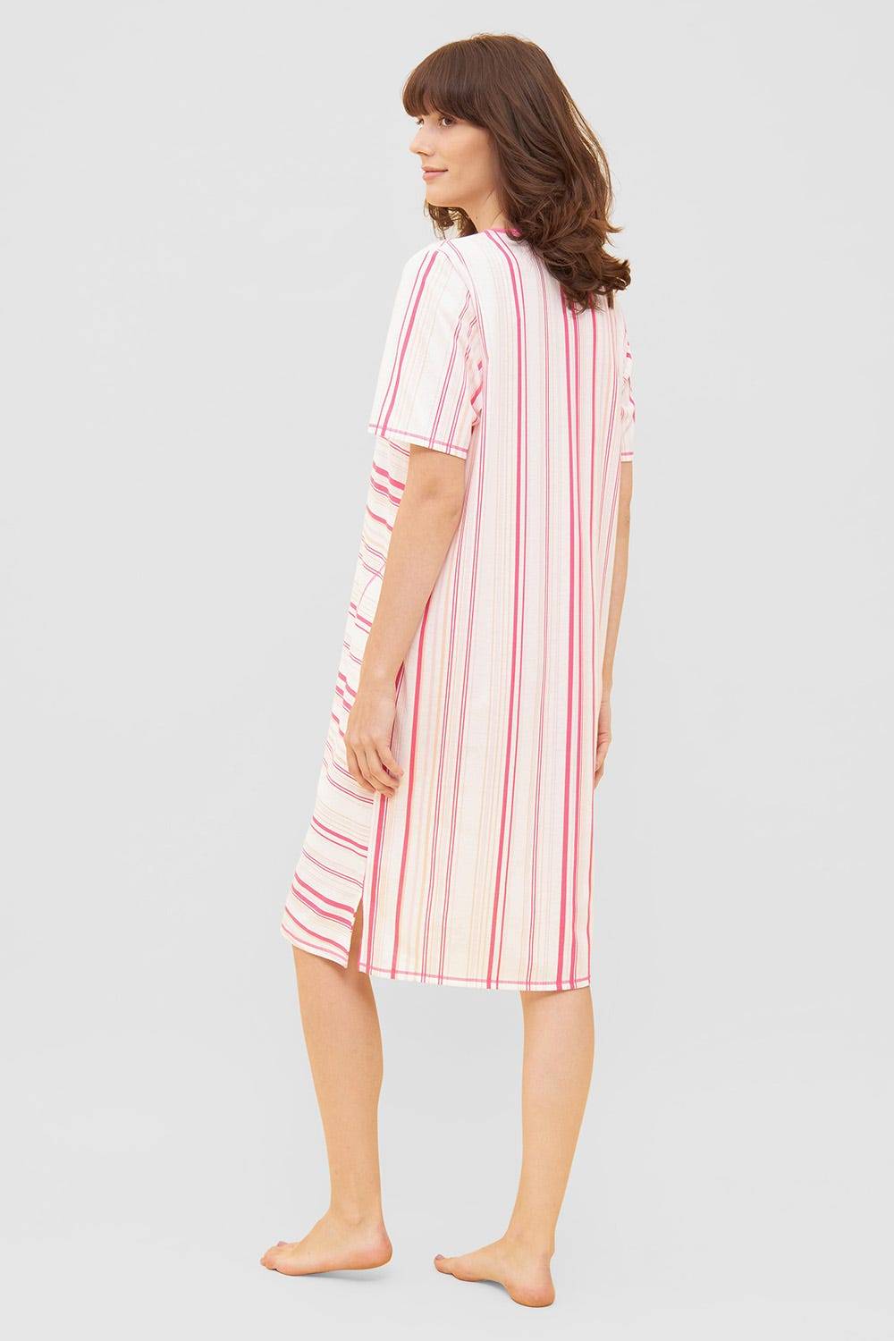 Rösch Nachtkleid im rosa Streifendruck V-Ausschnitt Ziernähte 100% Baumwolle Discount Store für neue Produkte