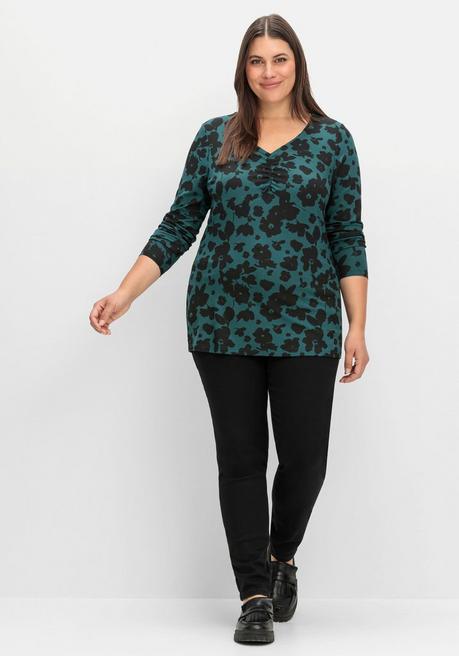 sheego Langarmshirt mit Blumendruck und V-Ausschnitt - tiefgrün gemustert sheego Riesige Ersparnisse