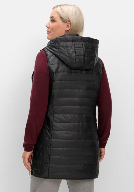 sheego Longweste mit Kapuze und Kontrastdetails - schwarz sheego Fabrikladen