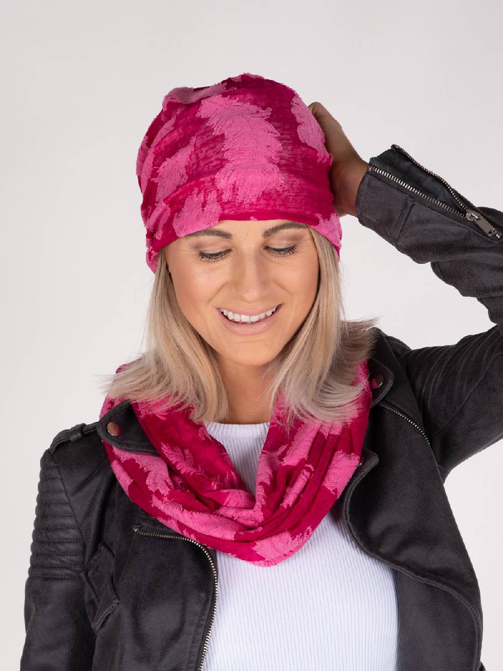Stylebreaker Beanie mit Feder Muster Vatertagsangebot