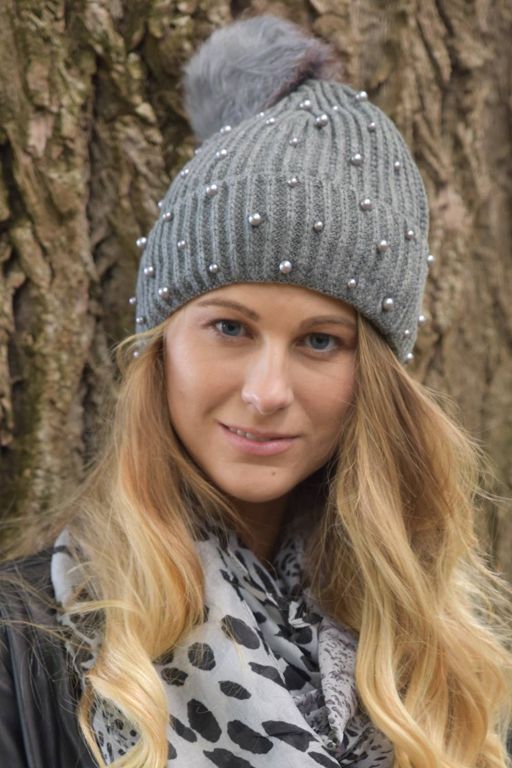 Stylebreaker Strick Bommelmütze mit Perlen und Fleece Futter Tägliche Deals