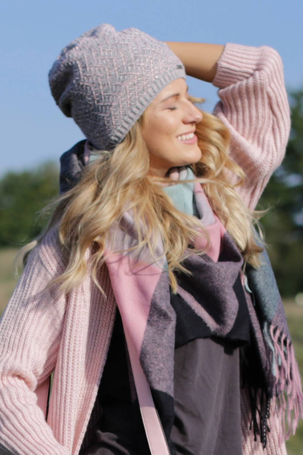 Stylebreaker Strick Beanie Mütze mit Pailletten Großer Ausverkauf