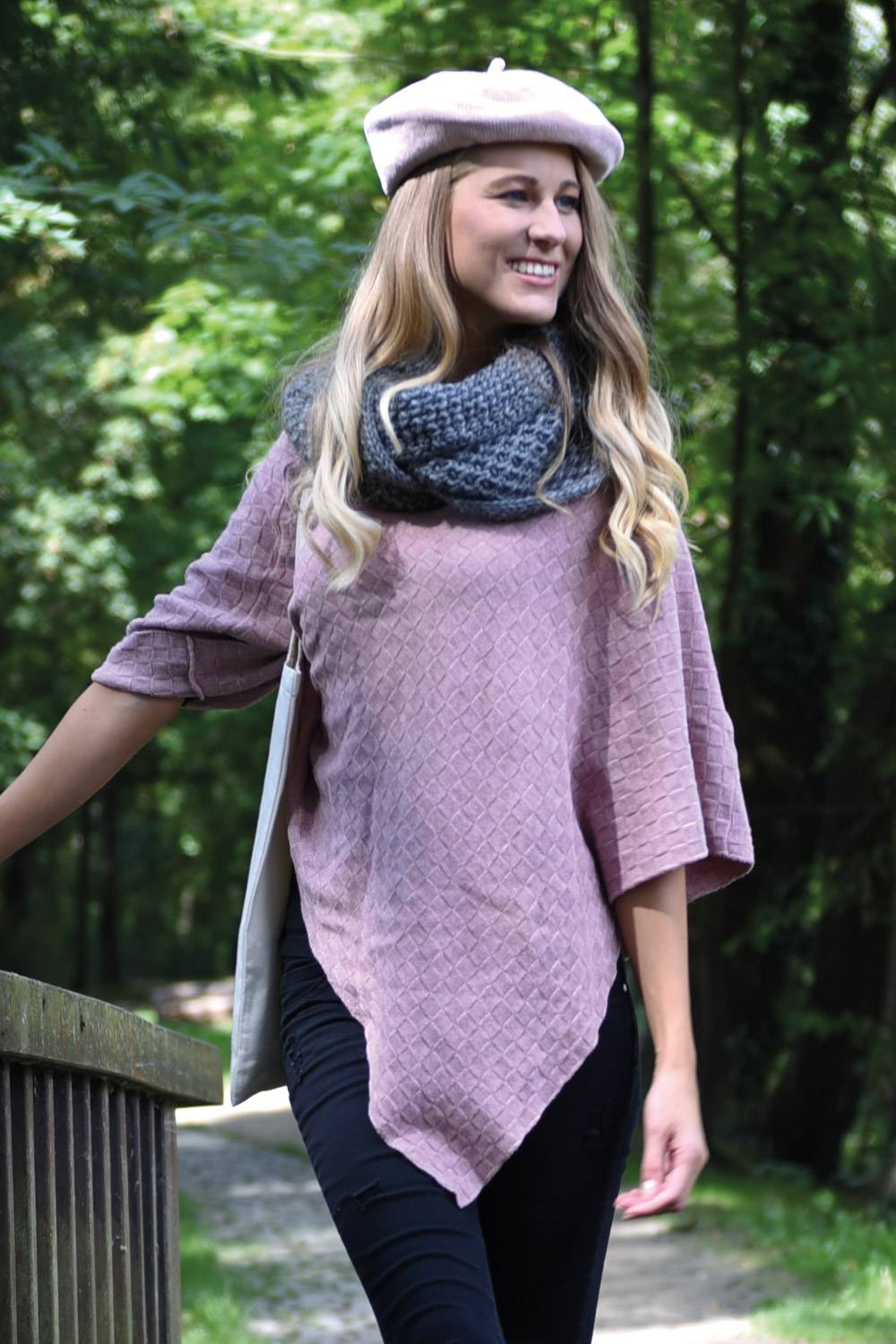 Stylebreaker Feinstrick Poncho mit Karo Schachbrett Struktur Begrenzte Freigabe