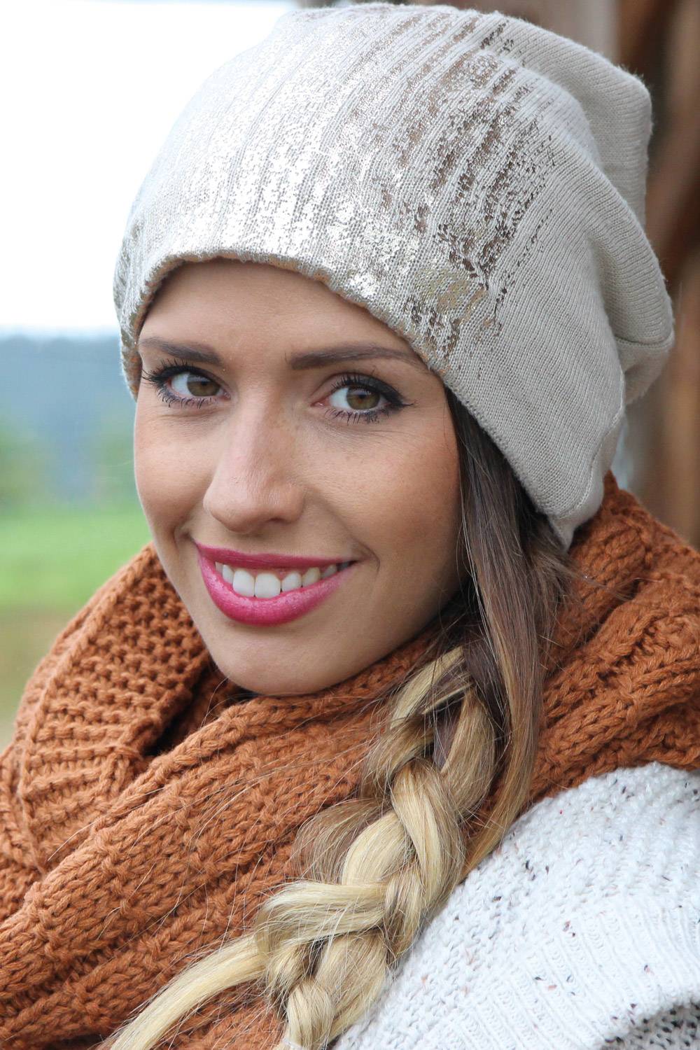 Stylebreaker Feinstrick Beanie mit Metallic Print Top Angebot