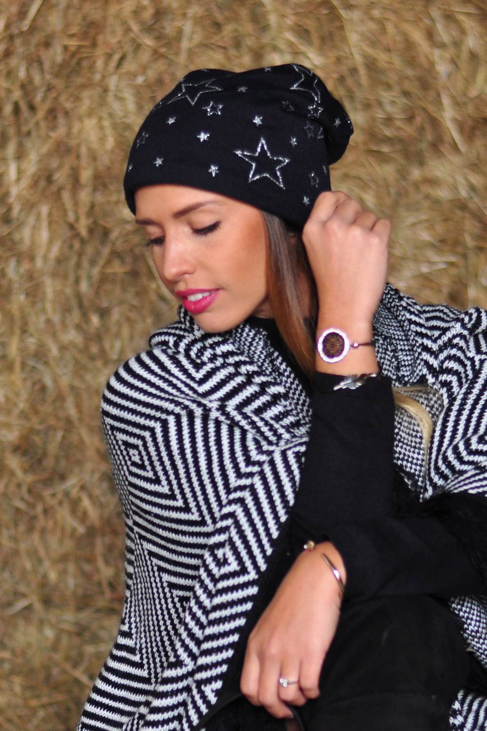 Stylebreaker Feinstrick Beanie mit Glitzer Stern Print Neuheiten