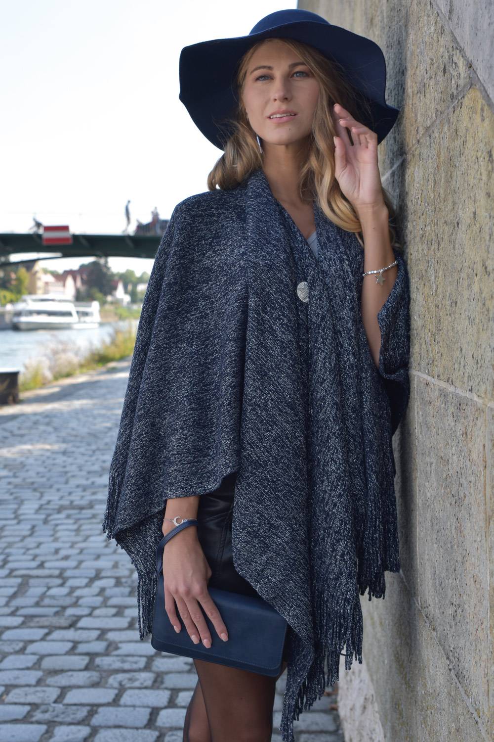 Stylebreaker Strick Cape mit Glitzerfäden Zeitbegrenzte Promotion