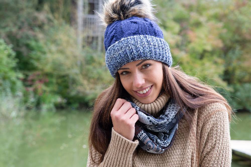 Stylebreaker Feinstrick Loop mit Ethno Punkte Muster Weihnachtsangebot