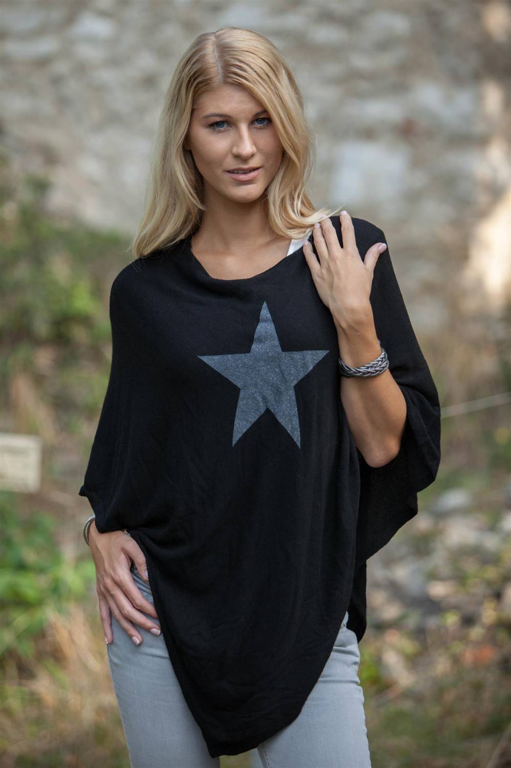 Stylebreaker Leichter Feinstrick Poncho mit Glitzer Stern Lagerräumung